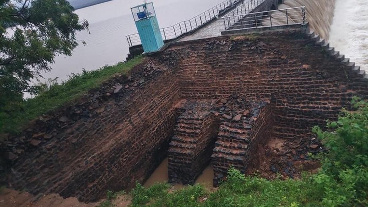 103-year-old-pocharam-project-stands-tall-amid-flood-fury