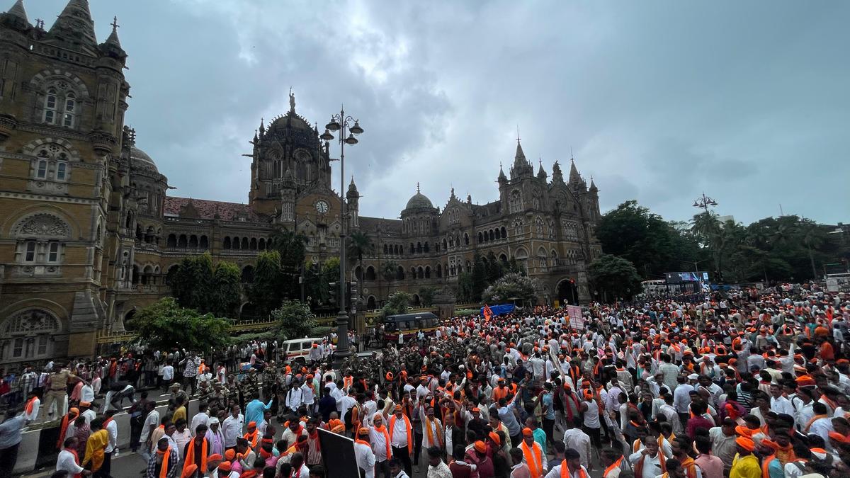 maratha-quota-protest:-manoj-jarange-begins-hunger-strike-in-mumbai