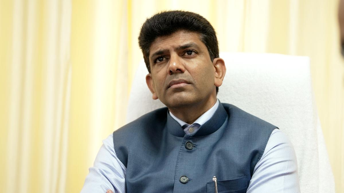 union-minister-pemmasani-stresses-coordination-for-railway-and-housing-projects-in-ap.’s-guntur
