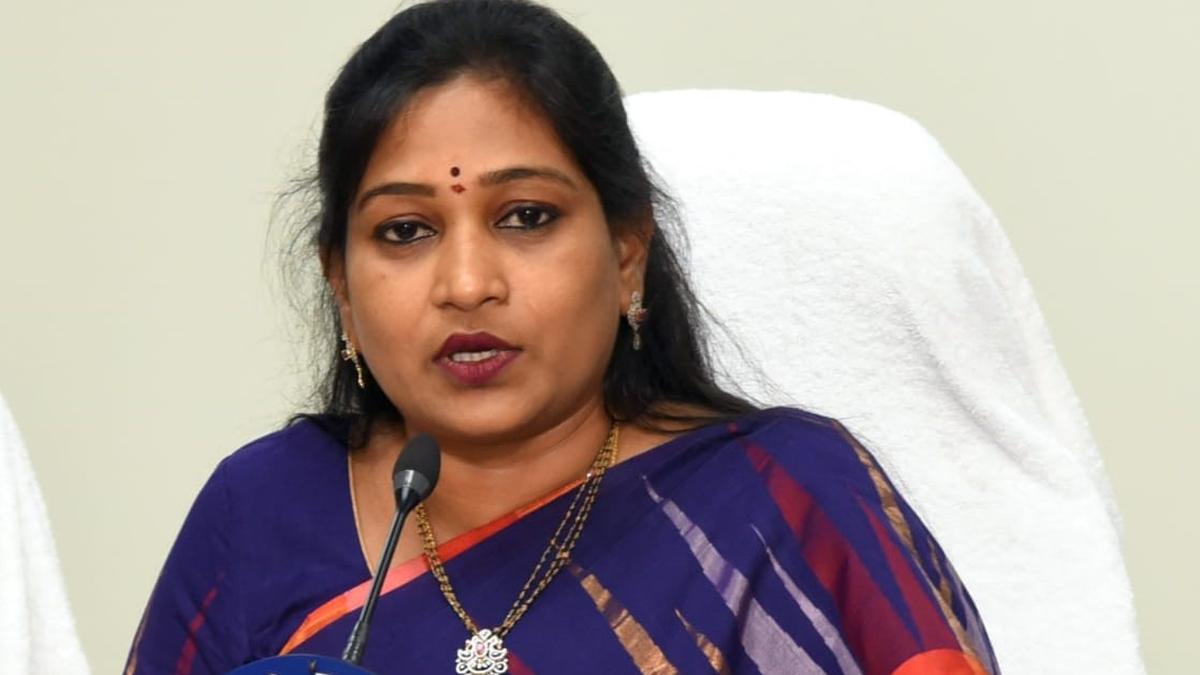 ap-police-constable-results-2025:-home-minister-vangalapudi-anitha-releases-6,100-final-selections