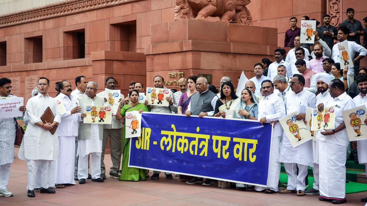 bihar-draft-electoral-rolls-published-by-eci-include-7.24-crore-names,-showing-a-drop-of-65-lakh-voters