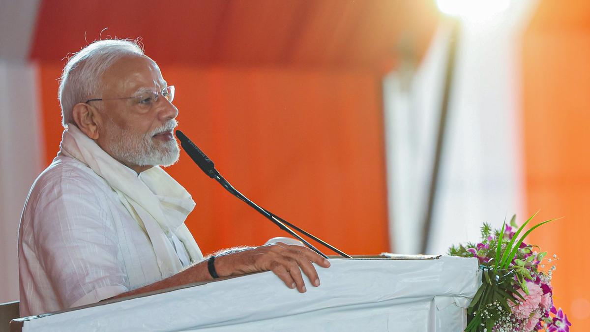 sell-only-swadeshi-goods,-pm-modi-exhorts-indian-traders-amid-‘global-economic-uncertainty’