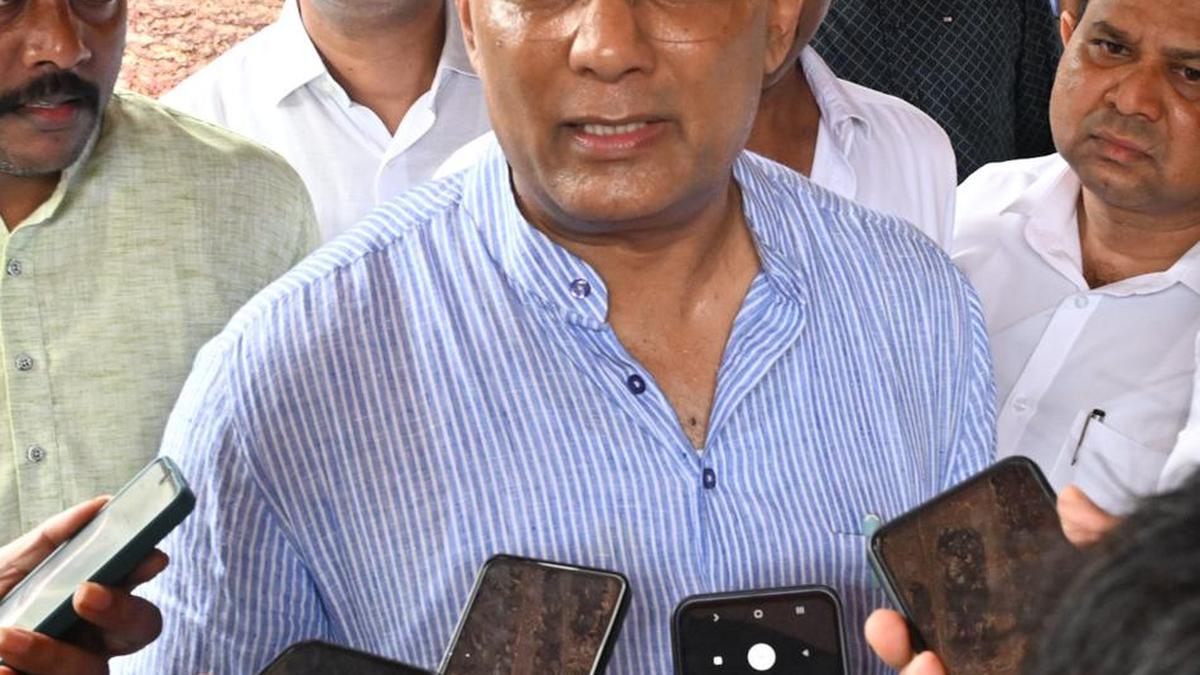 dharmasthala-case-being-politicised-to-damage-reputation-of-state-govt.,-says-dinesh-gundu-rao