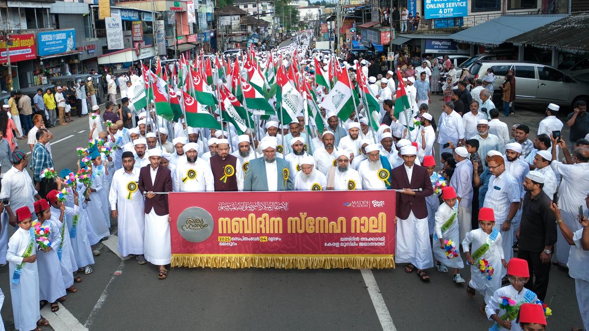 madin-academy-takes-out-milad-rally-in-malappuram