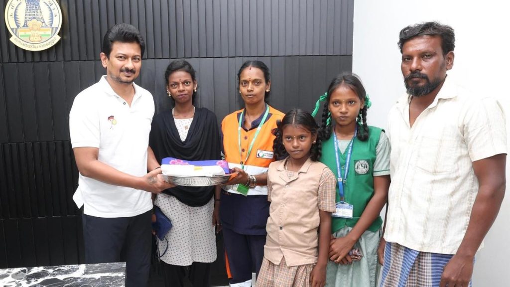 Conservancy Worker Honoured for Returning Lost Chain, Udhayanidhi Rewards Gesture