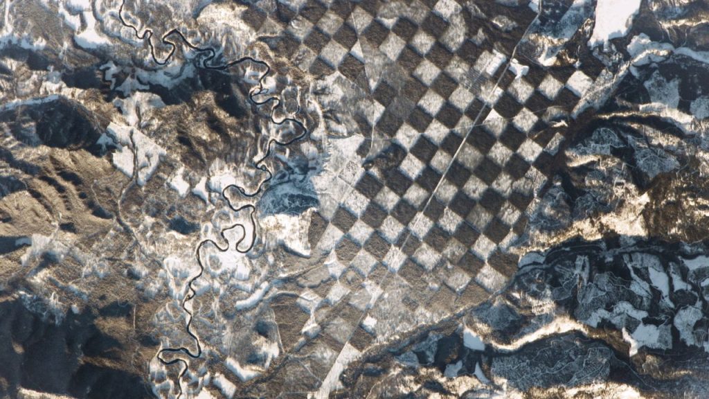Giant ‘chessboard’ surrounds Idaho river in bizarre astronaut photo — Earth from space