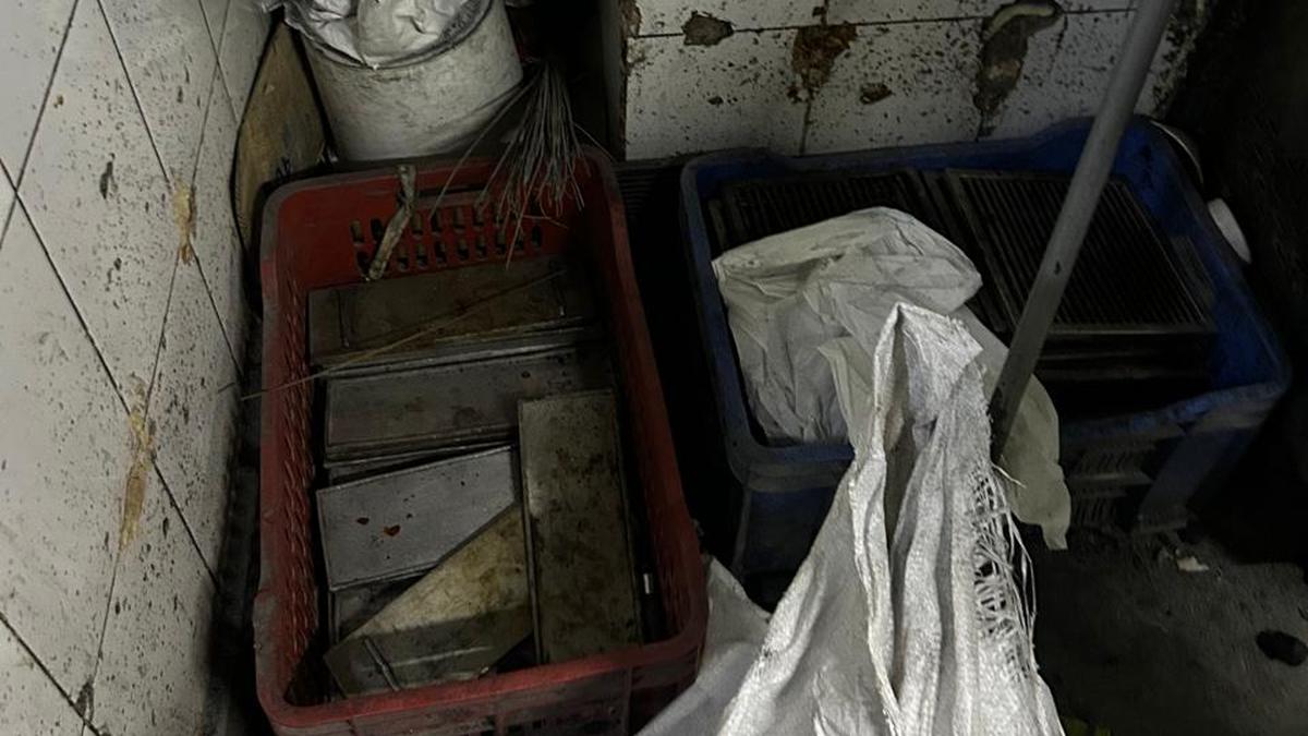 hyderabad-absolute-barbeque-outlets-inspection-finds-unhygienic-kitchens,-expired-food