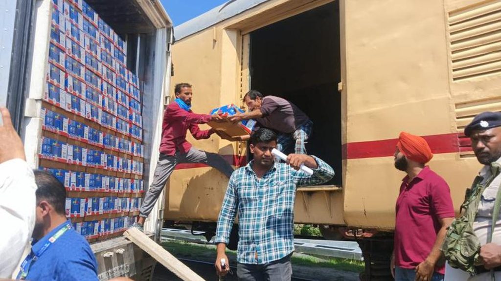 Railway Minister Launches Parcel Train for Kashmir Apples to Delhi