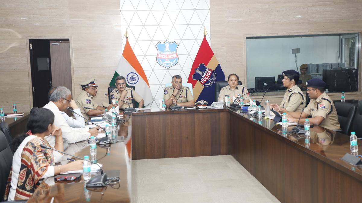 telangana-dgp-stresses-stronger-security-at-railway-stations,-focus-on-cctv-and-anti-trafficking-drive