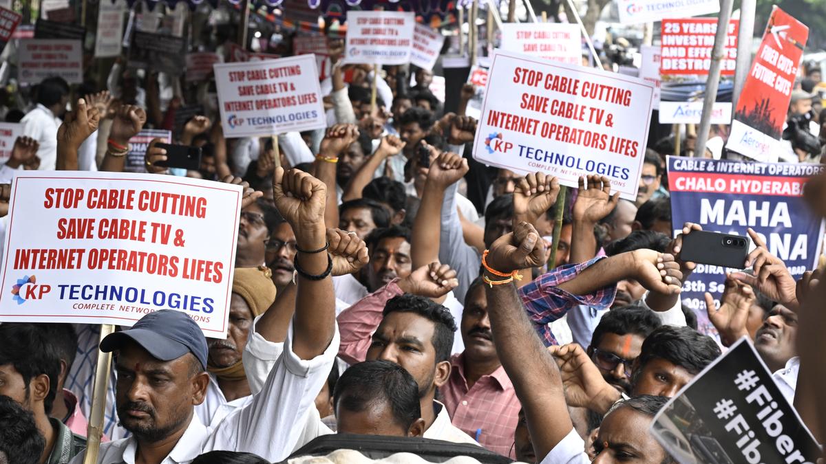 over-10,000-cable,-broadband-operators-protest-against-cable-untangling-drive-in-hyderabad