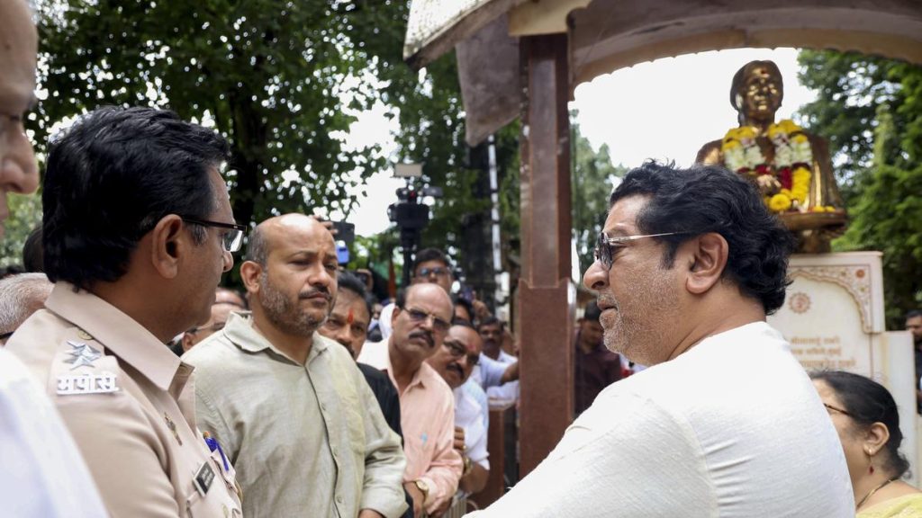 Meenatai Thackeray Statue Vandalized in Mumbai