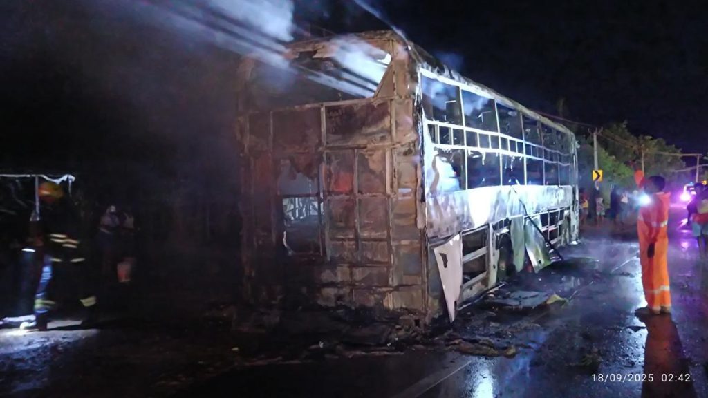 passengers-escape-unhurt-after-omnibus-catches-fire-on-chennai-bengaluru-highway-in-vellore