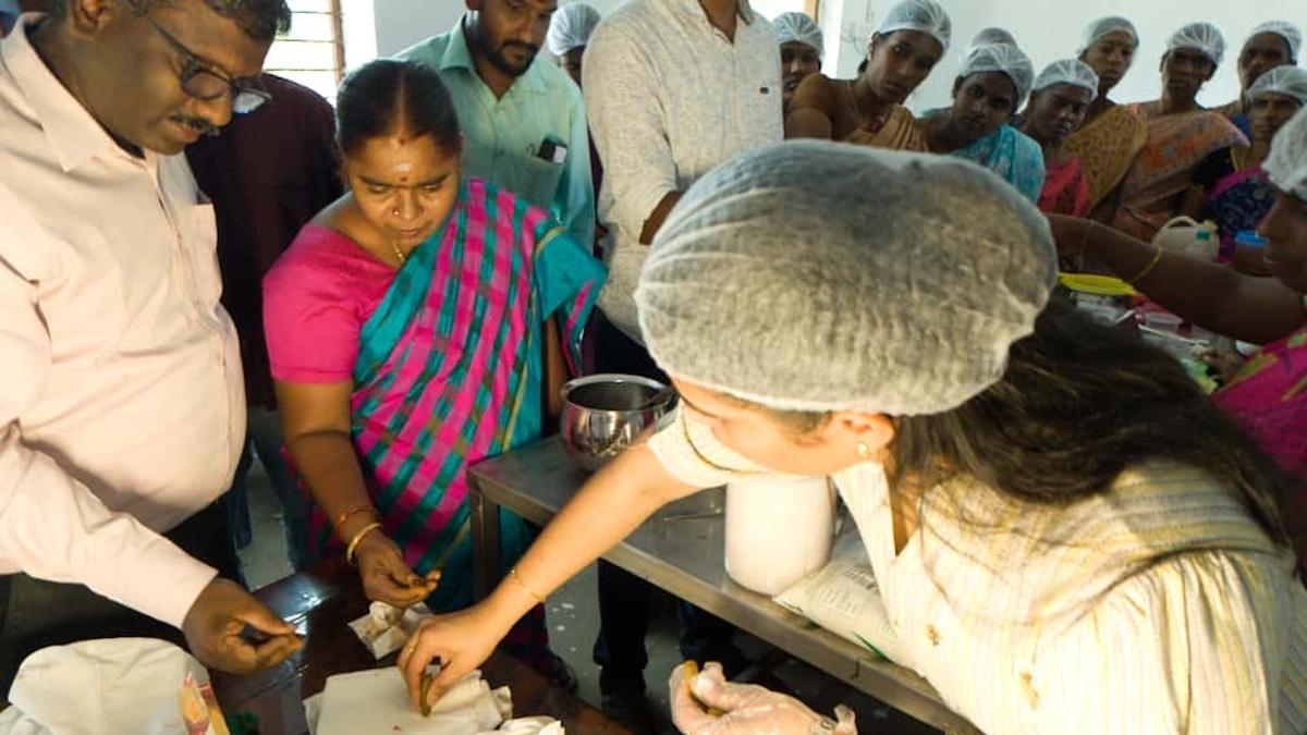 tribal-women-in-jawadhu-hills-learn-to-make-fruit-jams,-squash,-juices-using-locally-grown-tamarind