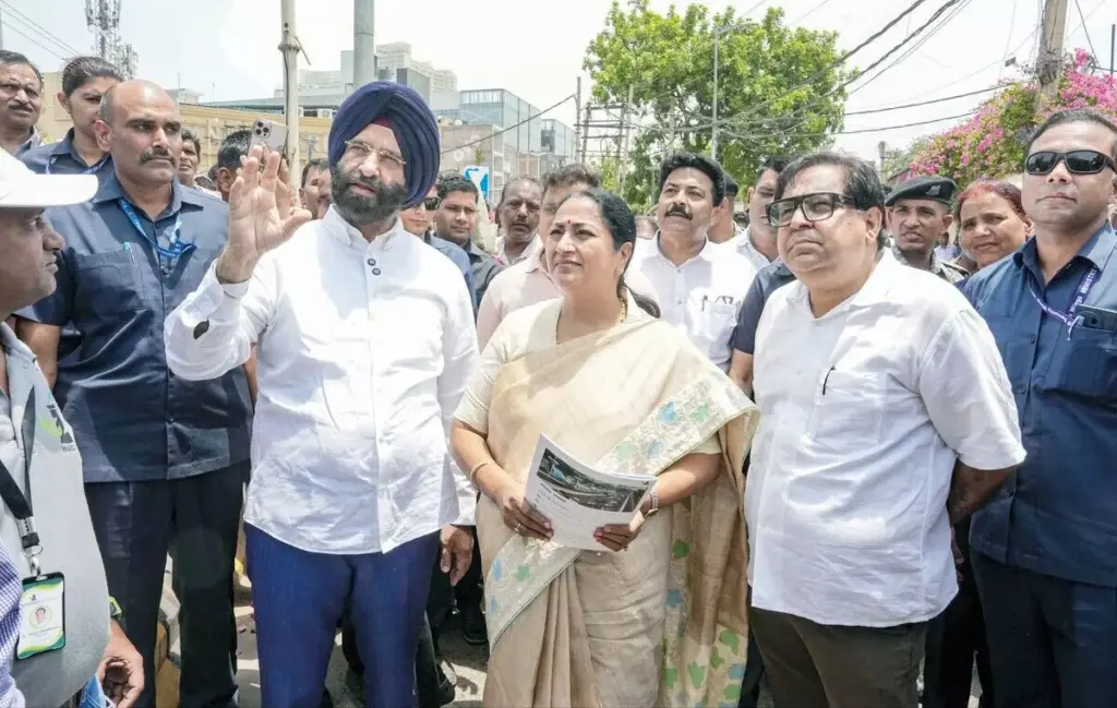CM Gupta inspects Delhi air purifiers under innovation challenge