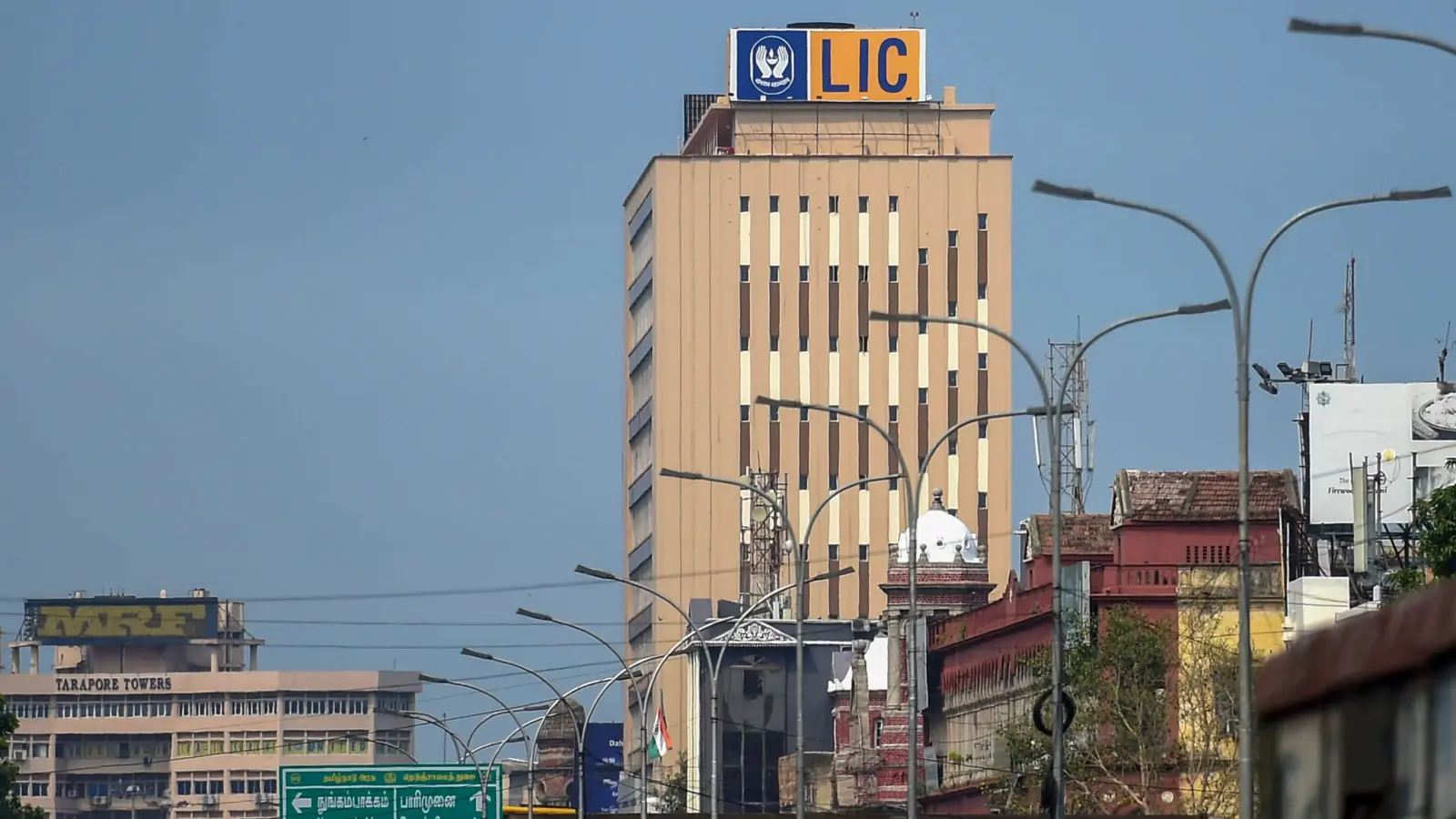 LIC tops Indian financial sector with Rs 23,420 crore Q4 profit