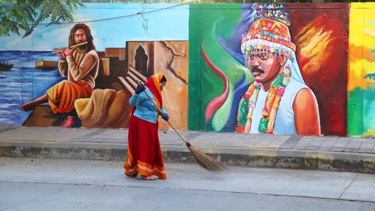 Three Indian cities customise uniforms for safai mitras' comfort