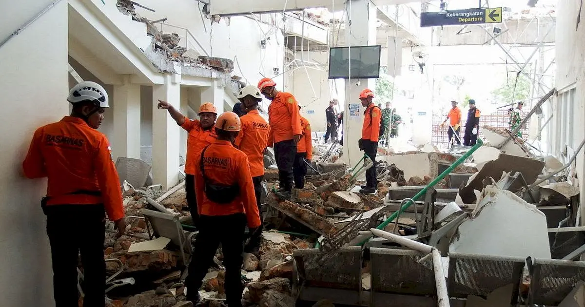 Indonesia earthquake kills at least 47, thousands displaced