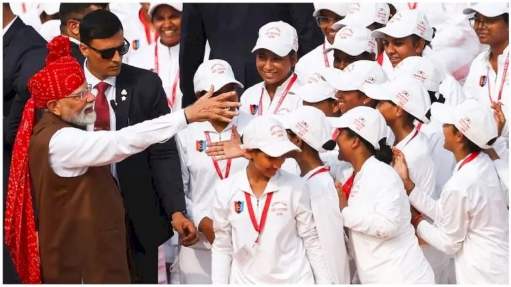 लाल किले से PM मोदी के 10 बड़े ऐलान, AI से लेकर 6G तक