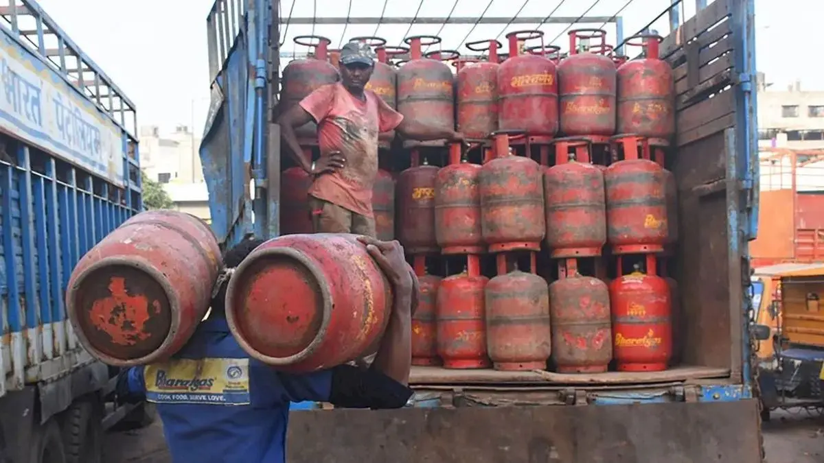 Centre sets LPG production targets for refiners amid Gulf crisis