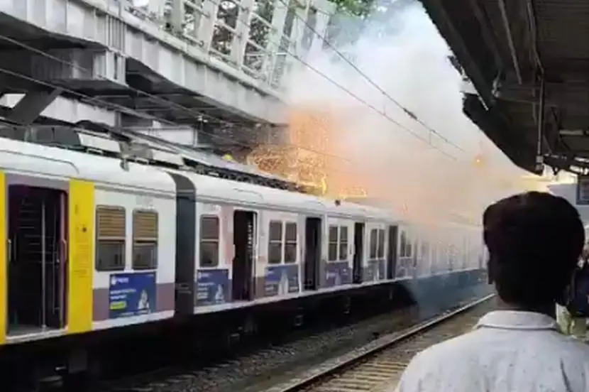 Technical snags disrupt Mumbai local trains, commuters face delays