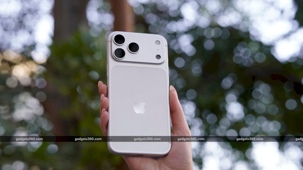 Apple reportedly plans September iPhone event, opens staff lottery