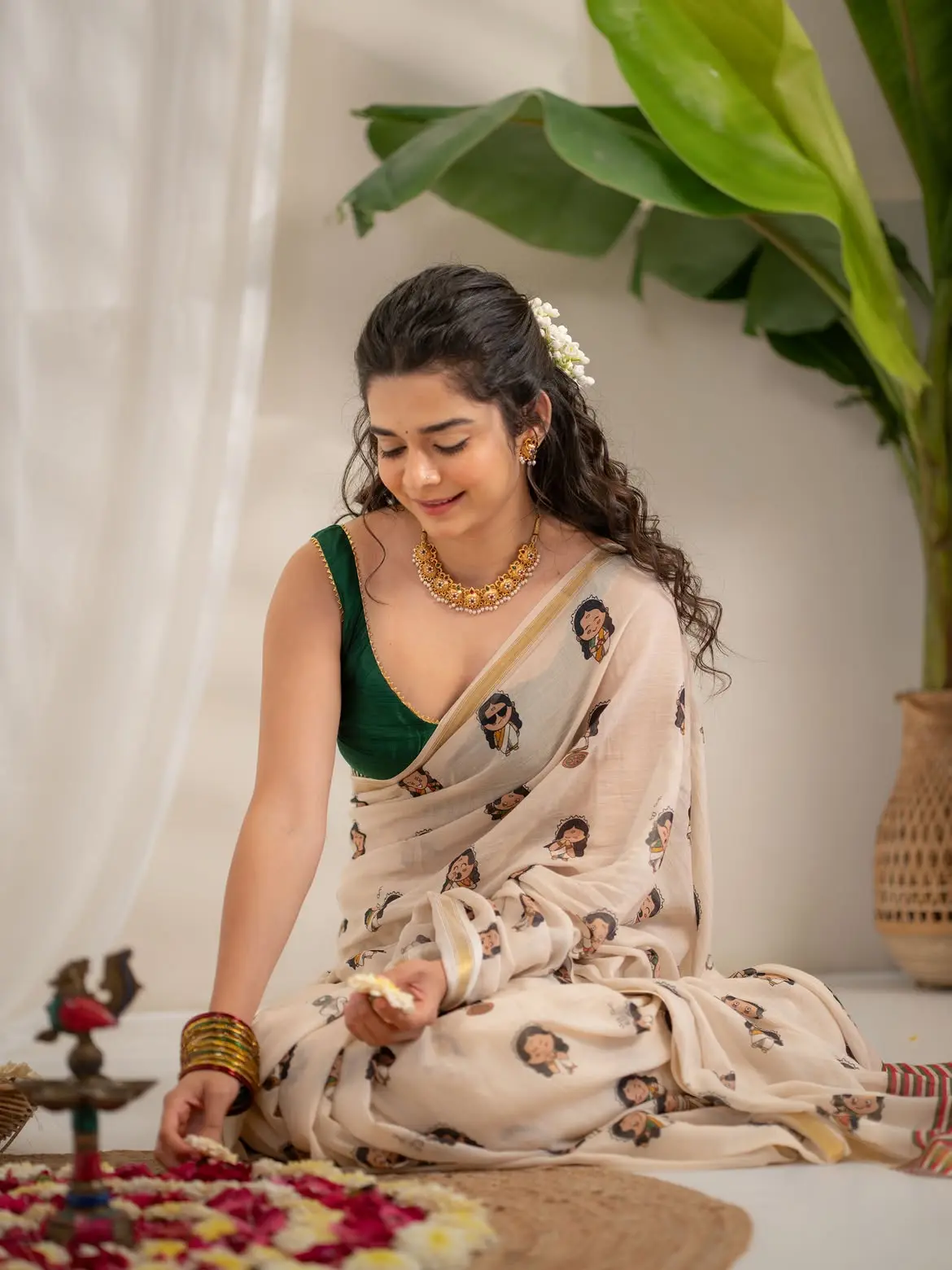 Mithila Palkar stuns in traditional saree look on Instagram