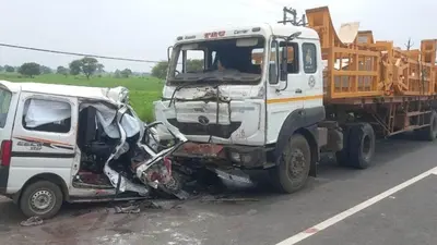 Six Gujarat devotees killed as trailer rams car on wrong side in MP