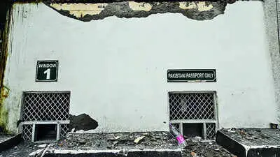 India removes queue liners outside Pakistan high commission