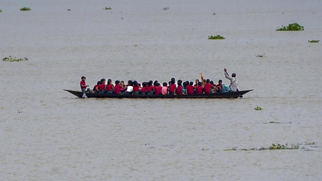 Assam-Nagaland urged to cooperate as floods kill 95 in Assam