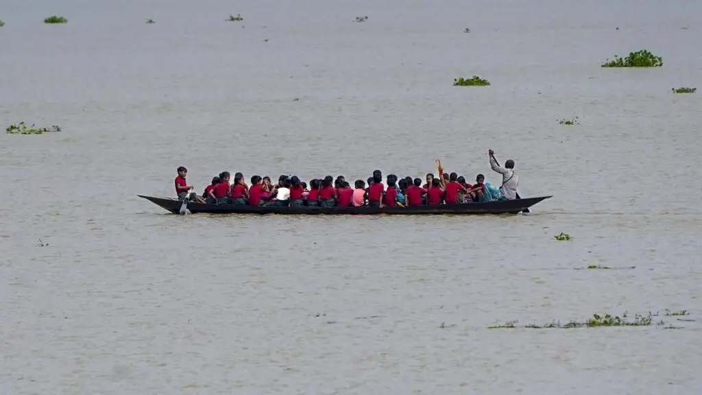 Assam-Nagaland urged to cooperate as floods kill 95 in Assam