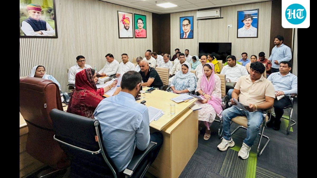Manesar civic meeting adjourned after mayor, deputy mayor clash