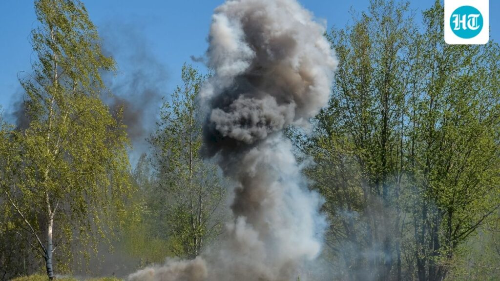 Illinois house blast kills one and damages nearby buildings