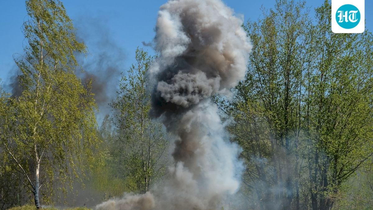 Illinois house blast kills one and damages nearby buildings