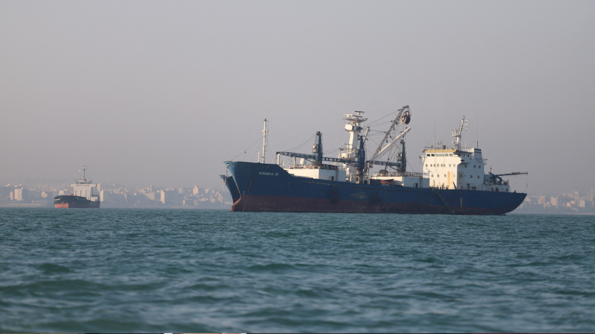 Iran Seeks Ban on US, Israeli Ships in Strait of Hormuz