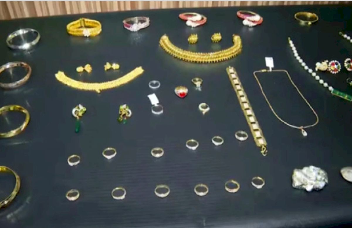 Gold, diamond jewellery worth over Rs 1 crore seized at Kolkata airport