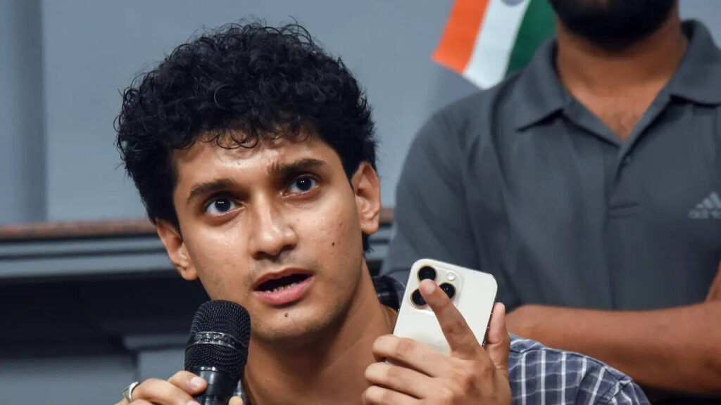 সৌরভ দাসের বাড়িতে অনধিকার প্রবেশ ও ইনস্টাগ্রামের বিধিনিষেধের অভিযোগ