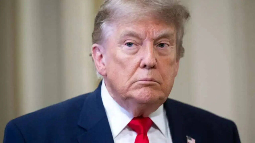 Trump Denies Hegseth Rift as Reports Cite US Missile Shortages