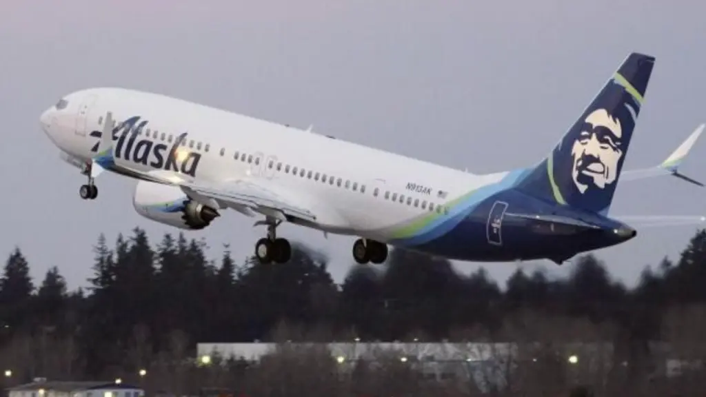 Alaska Airlines flight returns to Miami gate after passenger threats