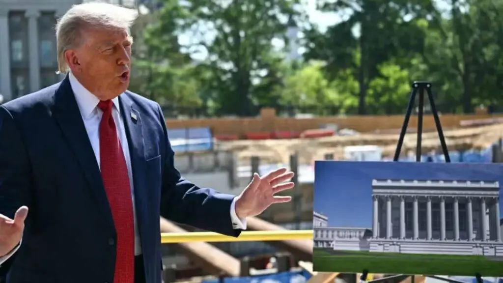 Trump White House overhaul costs $900 million, report says