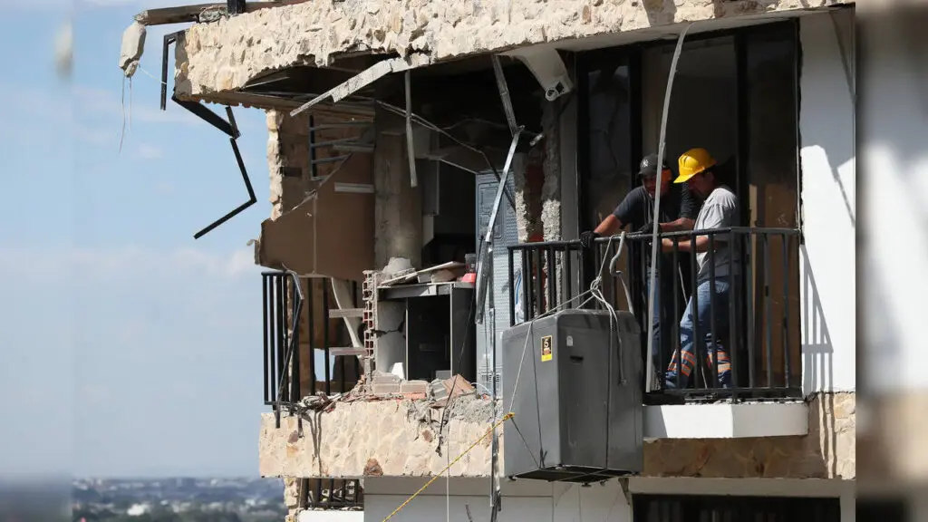 Colombia quake rescue teams report signs of life under rubble