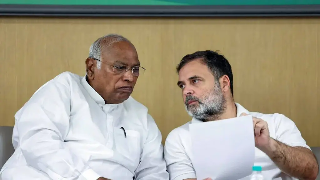 ഖാർഗെ, രാഹുൽ ഗാന്ധി വീണ്ടും ചെങ്കോട്ട സ്വാതന്ത്ര്യദിന ചടങ്ങിൽ നിന്ന് വിട്ടുനിന്നു