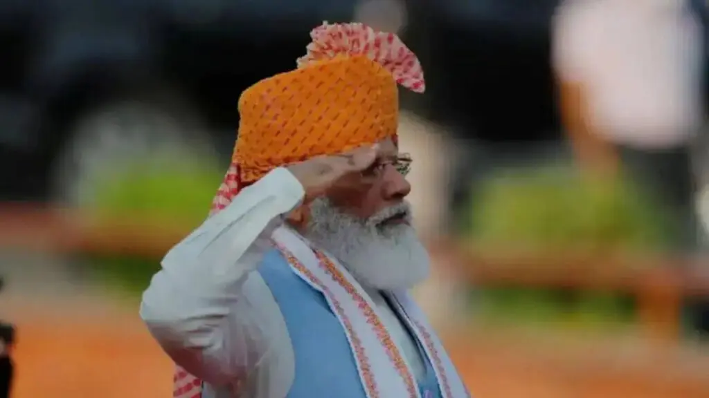 Modi’s Red Bandhej Turban Revives Independence Day Textile Tradition