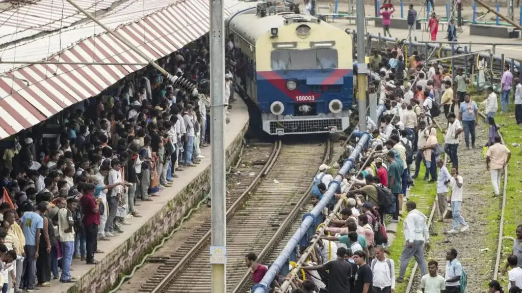 CAG audit finds E. coli in railway water, 89% stations lack amenities
