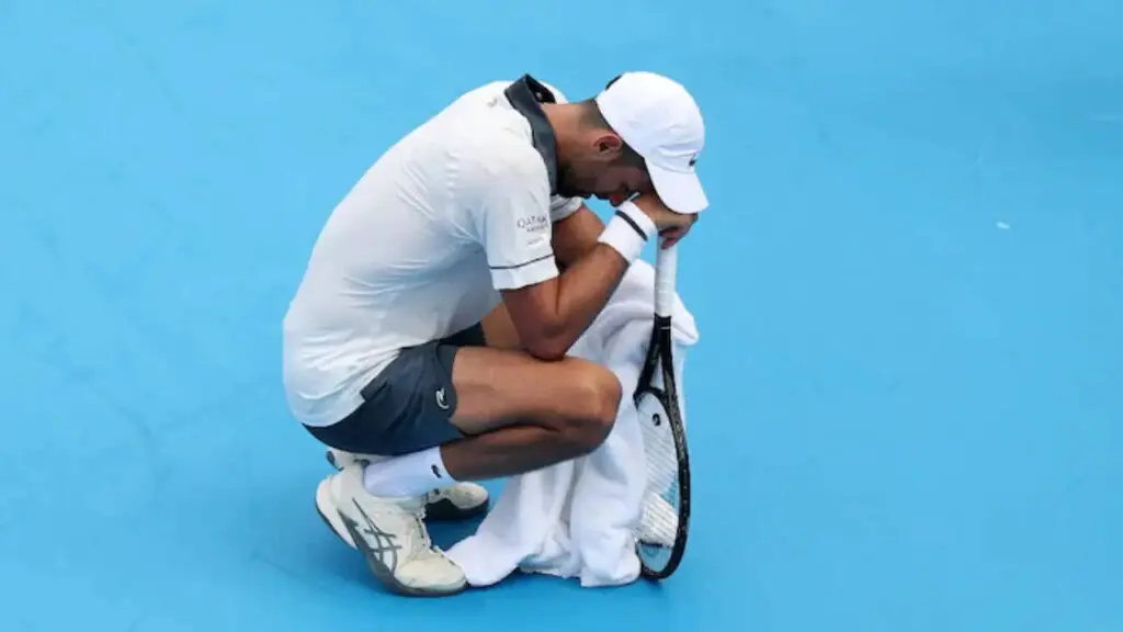 Djokovic collapses in Cincinnati heat, suffers shock defeat