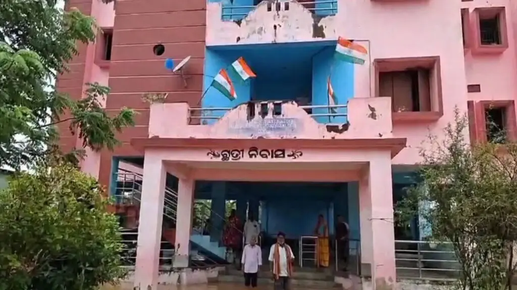 Odisha evacuates 2.37 lakh as heavy rain, floods continue