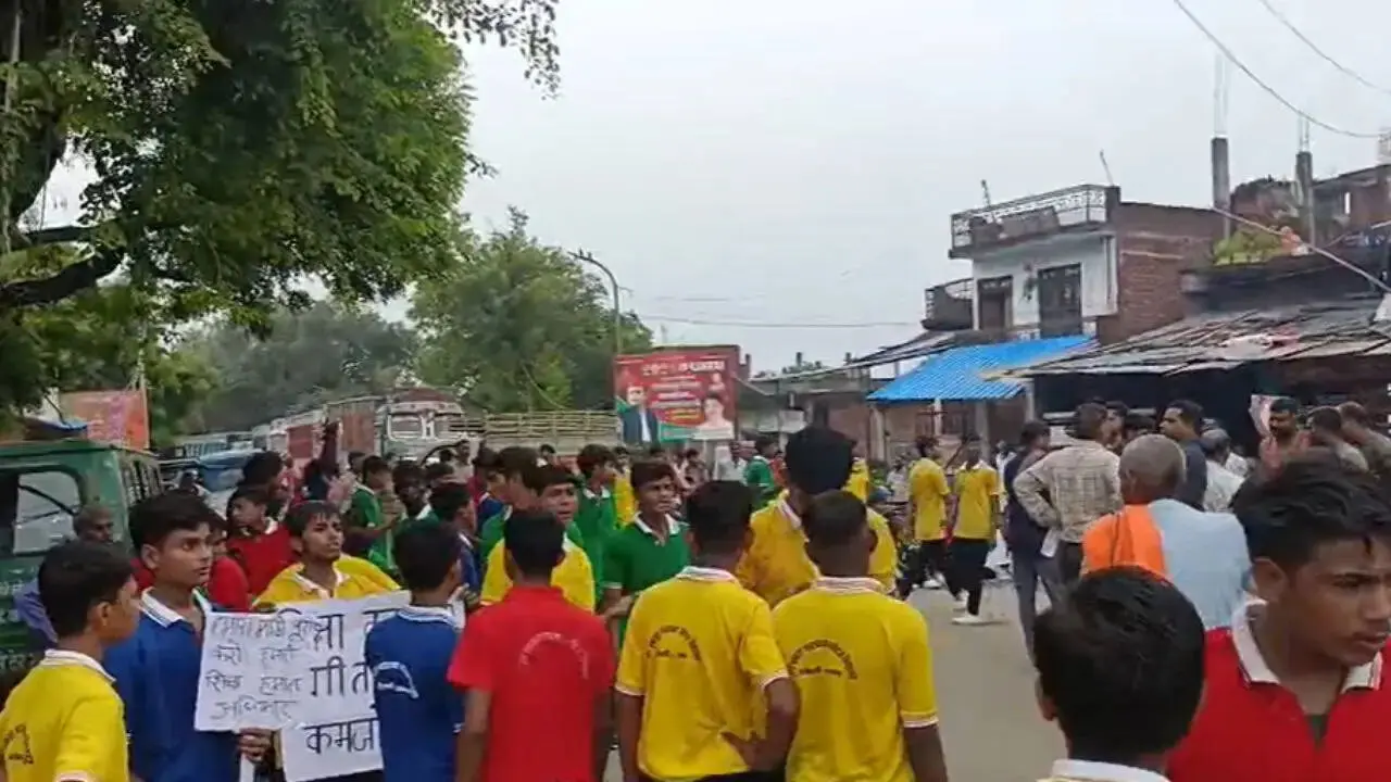 Unnao students protest teacher shortage, poor facilities