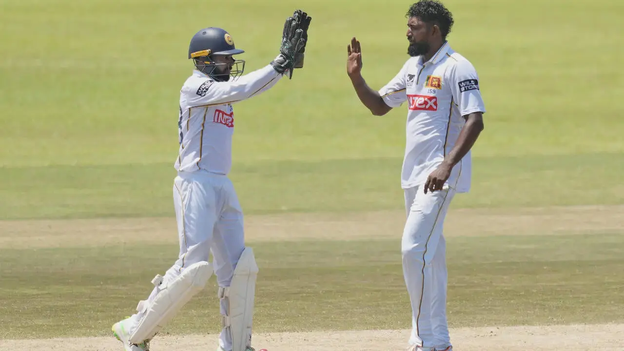 Sri Lanka lose Mendis, Chandimal for second India Test