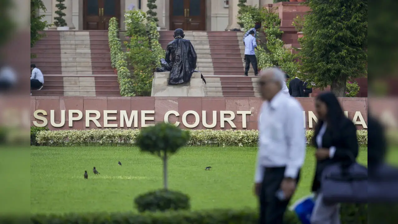 Supreme Court orders water, power cuts for waste rule violators