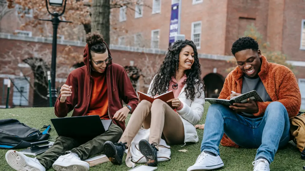 Canada warns students on 24-hour weekly work limit