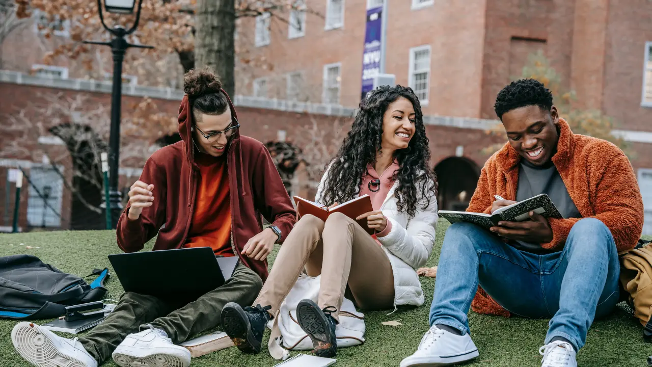 Canada warns students on 24-hour weekly work limit